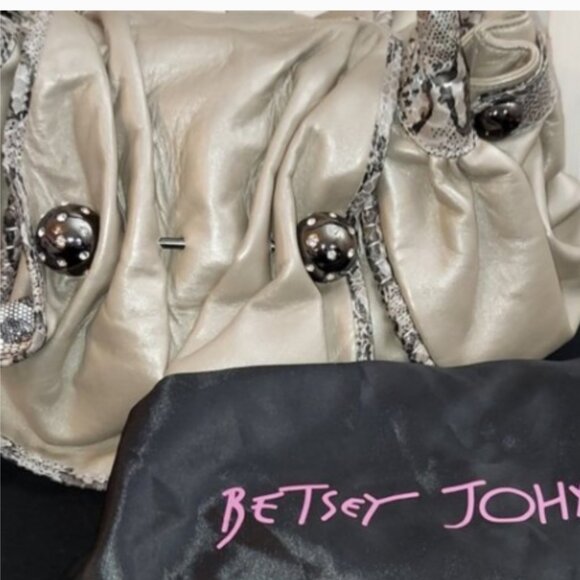 Betsey Johnson LEATHER SATCHEL TAUPE - Picture 6 of 11